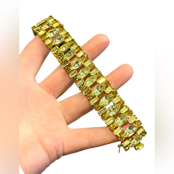 Vintage 1960s Lemon CRYSTAL WEISS Glass gold finish fancy Chunky bracelet - Picture 1 of 14